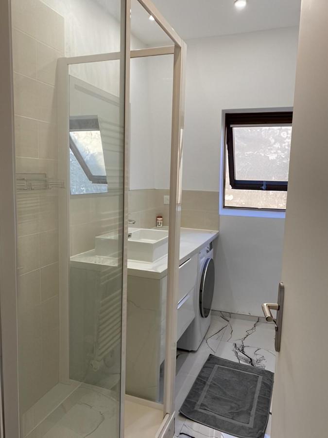 Upscale 80M2 2 Bedroom Apartment Near Champs Elysees ปารีส ภายนอก รูปภาพ